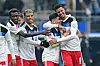Robert Glatzel und Ludvoit Reis jubeln über ein HSV-Tor.