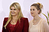 Corinna Schumacher und Gina Schumacher lächeln
