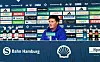 HSV-Interimstrainer Merlin Polzin auf einer Pressekonferenz
