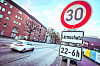 Wie hier auf der Holstenstraße gilt künftig auf vielen weiteren Straßen in Hamburg nachts Tempo 30.