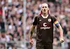 Jackson Irvine trägt stolz das St. Pauli-Trikot von DIIY.