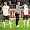 Timo Schultz mit Nathanael Kukanda