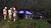 Die schwarze Limousine wurde durch den Aufprall völlig zerstört.