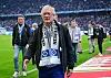 Bernd Wehmeyer im Volksparkstadion mit einem HSV-Schal