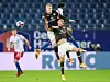 Knackiger Dreikampf: Simon Makienok (l.) und Lukas Daschner gegen HSV-Profi Amadou Onana. Moritz Heyer beobachtet die Szene aus sicherer Entfernung.