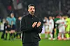 Sandro Wagner bedankt sich nach der knappen Niederlage (2:3) gegen den VFB Stuttgart, bei den mitgereisten Fans (nicht im Bild)