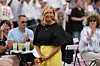 Moderatorin Andrea Kiewel geht mit dem ZDF-Fernsehgarten auf Tour – und kommt für zwei Termine nach Hamburg! (Archivbild)