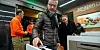 Ein Kunde scannt seine App im Eingang der Amazon-Go-Filiale in Seattle.