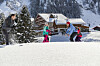 So geht Urlaub: Ein Schneefeld mit kleinem Rodelhang ist direkt neben dem Hotel Kaiserhof, der Lift per Ski erreichbar.