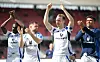 HSV-Kapitän Sebastian Schonlau jubelt nach dem 3:0-Erfolg In Nürnberg.