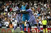 Real-Star Vinicius Jr. musste gegen Valencia von seinen Teamkollegen Antonio Rüdiger und Thibaut Courtois zurückgehalten werden.