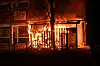 Schon beim Eintreffen der Feuerwehr standen die Mülltonnen in Flammen.