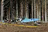 Das abgestürzte Kleinflugzeug am Waldrand des Flughafens Räyskälä.