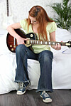Frau mit Gitarre