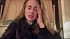 Weinend verküdet Adele auf ihrem Instagram-Profil, dass der Auftakt ihrer Show-Reihe in Las Vegas nicht stattfinden kann.