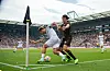 Connor Krempicki im Zweikampf mit Jackson Irvine