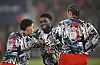 Alphonso Davies beim Aufwärmen mit Jamal Musiala und Leroy Sane