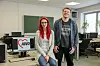 Monika Klinik und Jan-Luca Weber im Klassenraum