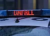 Der Schriftzug „Unfall“ ist neben dem Blaulicht auf dem Dach eines Polizeiautos zu lesen.