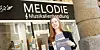 Barbara Teveßen (41) vor ihrer Musikalienhandlung „Melodie“ an den Colonnaden.