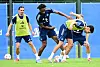 Aboubaka Soumahoro trennt Daniel Elfadli vom Ball