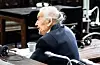Die angeklagte Holocaust-Leugnerin Ursula Haverbeck sitzt zu Beginn ihres Berufungsverfahrens im Landgericht.