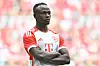 Sadio Mane mit verschränkten Armen bei der Team-Vorstellung in der Allianz Arena.