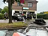 Rettungskräfte konnten die Fahrerin aus dem Unfallauto befreien.