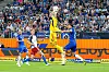 HSV-Torhüter Daniel Heuer Fernandes hält einen Ball gegen Hertha