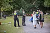 Jugendliche und Heranwachsende feiern oft und gerne am Winterhuder Kai.
