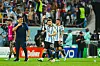 Lionel Messi winkt nach WM-Sieg über Australien Richtung Tribüne