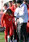 Sacha Boey und Thomas Tuchel