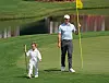 McIlroy steht neben seiner Tochter