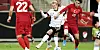 Verbissener Zweikampf zwischen Julian Brandt (l.) und Enes Ünal. Am Ende fand die Begegnung keinen Sieger.
