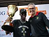 Gordon Herbert (hier mit Dennis Schröder) gewann im Spätsommer mit Deutschland die Basketball-WM.