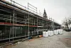 Ein Baugerüst verdeckt die Fassade des Neubaus der Bahnhofsmission Hamburg.