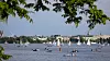 Stand Up Paddler und Boote auf der Alster
