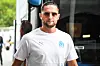 Adrien Rabiot vor dem Teambus von Olympique Marseille