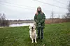 Sophie Ratajczak (14) mit Hund Paco (6). Sie hätte das Warnschild am Allermöher See übersehen.