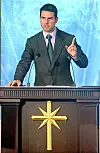 Schon 2004 predigte Tom Cruise am Pult der Sekte, die in Amerika als Religionsgemeinschaft anerkannt ist.
