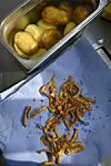 Chips aus Kartoffelschalen