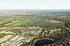 Nördlich der S-Bahn-Gleise entsteht auf Acker- und Weideflächen der neue Stadtteil Oberbillwerder. Im Süden liegt Neuallermöhe, im Westen Bergedorf und im Norden des Neubaugebiets ist Billwerder.