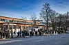 Hunderte Menschen kam zusammen, um für die Bäume und gegen das Paulihaus zu protestieren.