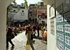 Wie hier auf der Piazza Umberto I drängen sich auf ganz Capri viele Touristen auf wenig Raum.