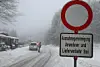 Oberhof: Ein Hinweisschild mit der Aufschrift «Ausnahmegenehmigung Anwohner und Lieferverkehr frei» steht an einer Straße.