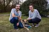 Nina Twardy (33), Biologin aus Schenefeld und Tobias Kaestle (34), IT-ler mit Mischlingsdame Mira (2)