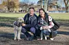 Sandra Sabel-Stoll (51) und Wolfram Sabel (57) mit den Hunden Frieda (11, kleiner Hund) und Kalle (2).