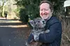 Rüdiger Busche (51, GF Online Marketing, Wandsbek) mit Hund Otis (17)