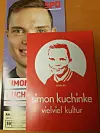 Insgesamt 50.000 Wahl-Karten hat Simon Kuchinke im Fritz Kola-Design produzieren lassen.
