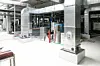 Eine Lüftungsanlage im Rohbau der Halle.